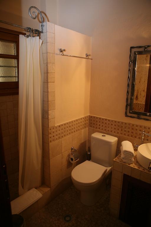 Roes Suites Loutraki (Pella) Exterior foto