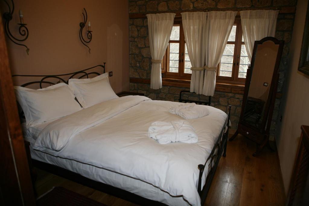 Roes Suites Loutraki (Pella) Exterior foto