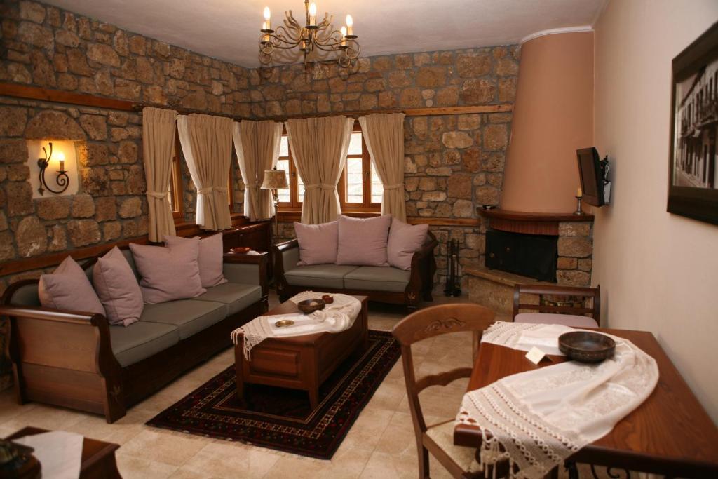 Roes Suites Loutraki (Pella) Exterior foto